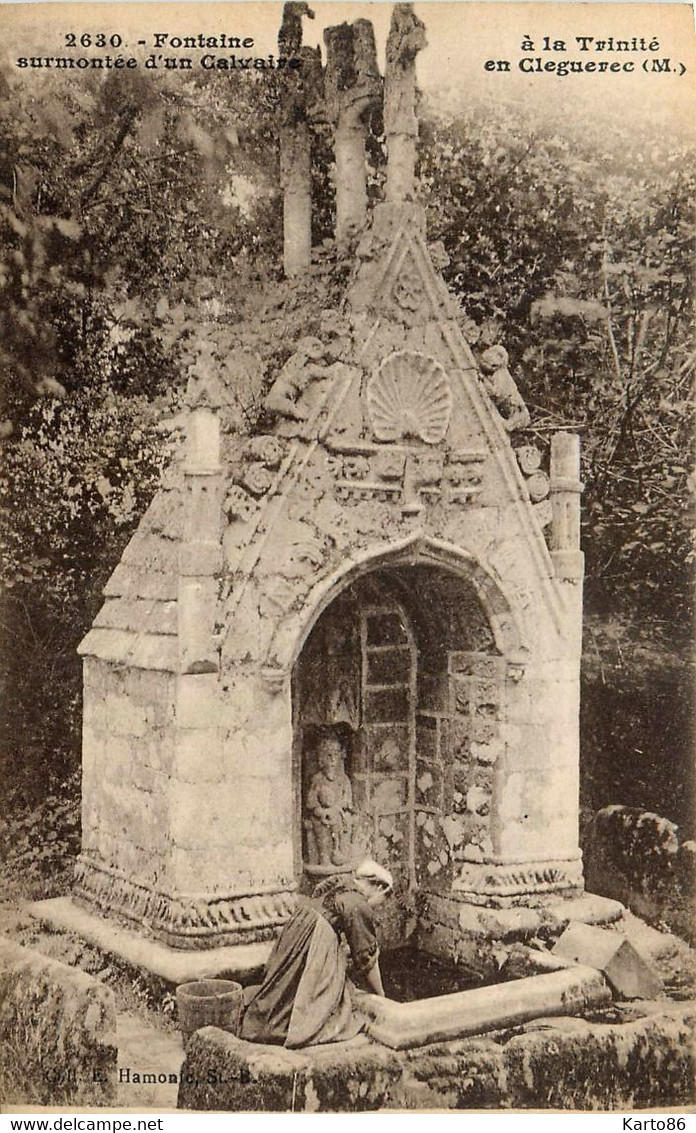 Cléguerec * La Trinité * Fontaine Surmonté D'un Calvaire * Coiffe * Lavoir Laveuses ? - Cleguerec