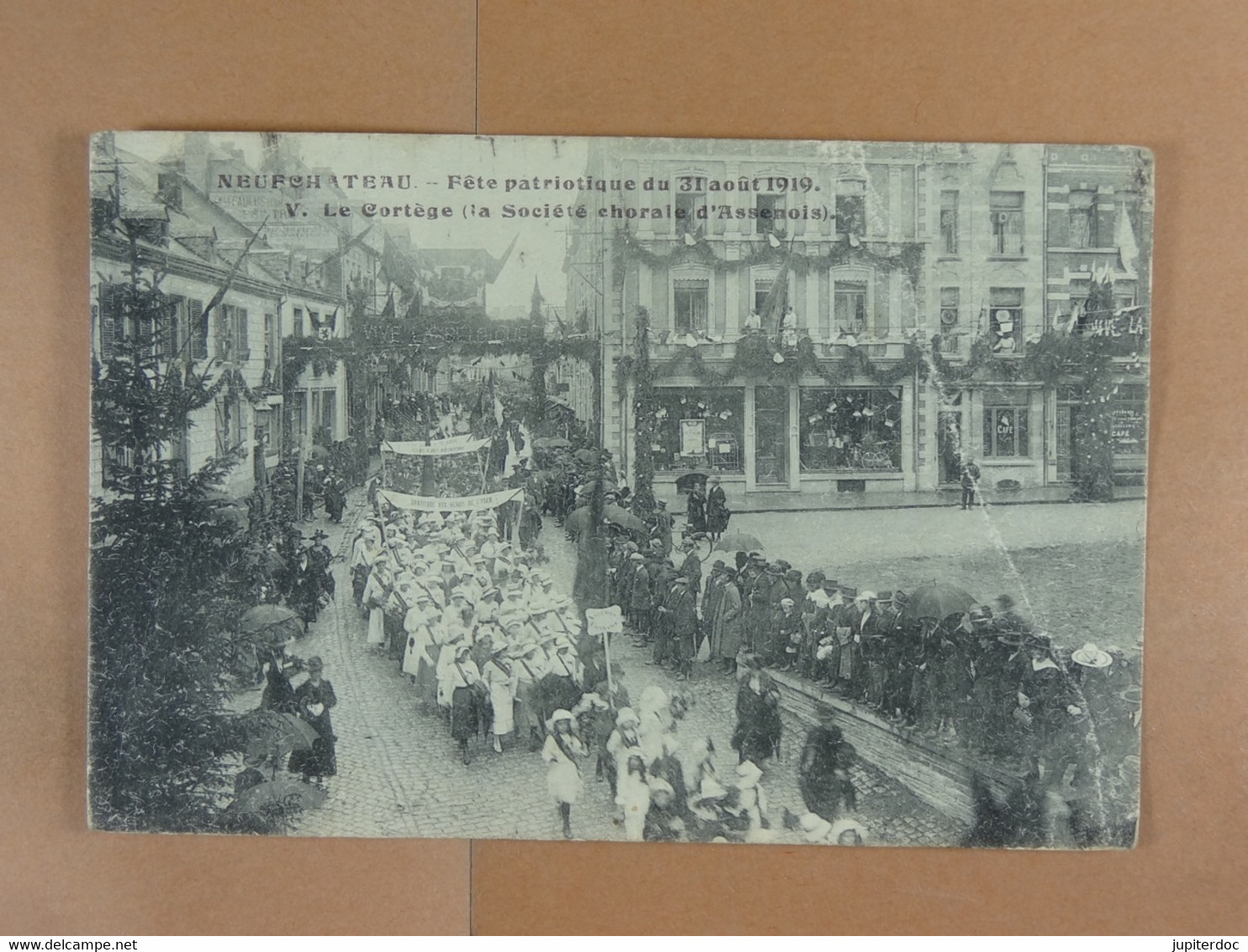 Neufchâteau Fête Patriotique Du 31 Août 1919 Le Cortège (la Société Chorale D'Assenois) - Neufchateau