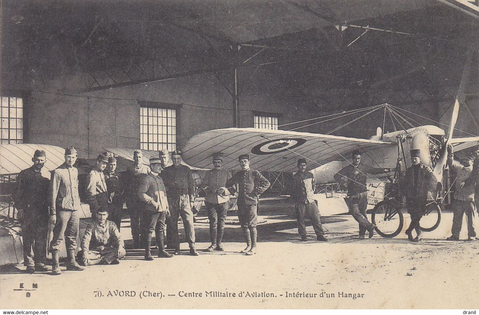 18 - Camp D'AVORD (Cher)  70 Centre Militaire D’Aviation - Intérieur D'un Hangar - Avord