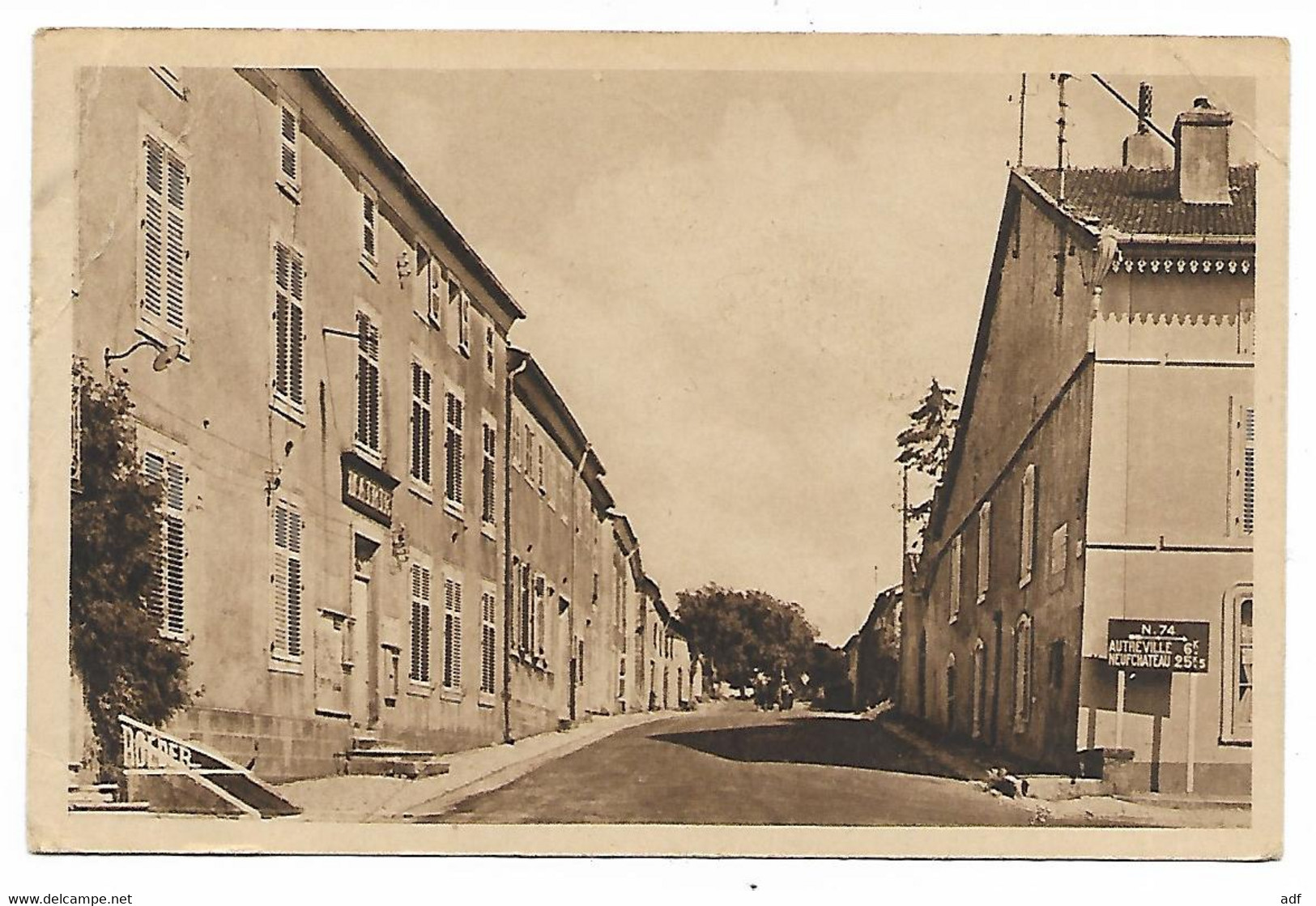 CPA COLOMBEY LES BELLES, LA MAIRIE,  PANNEAU DE DIRECTION " AUTREVILLE " " NEUFCHATEAU ", MEURTHE ET MOSELLE 54 - Colombey Les Belles