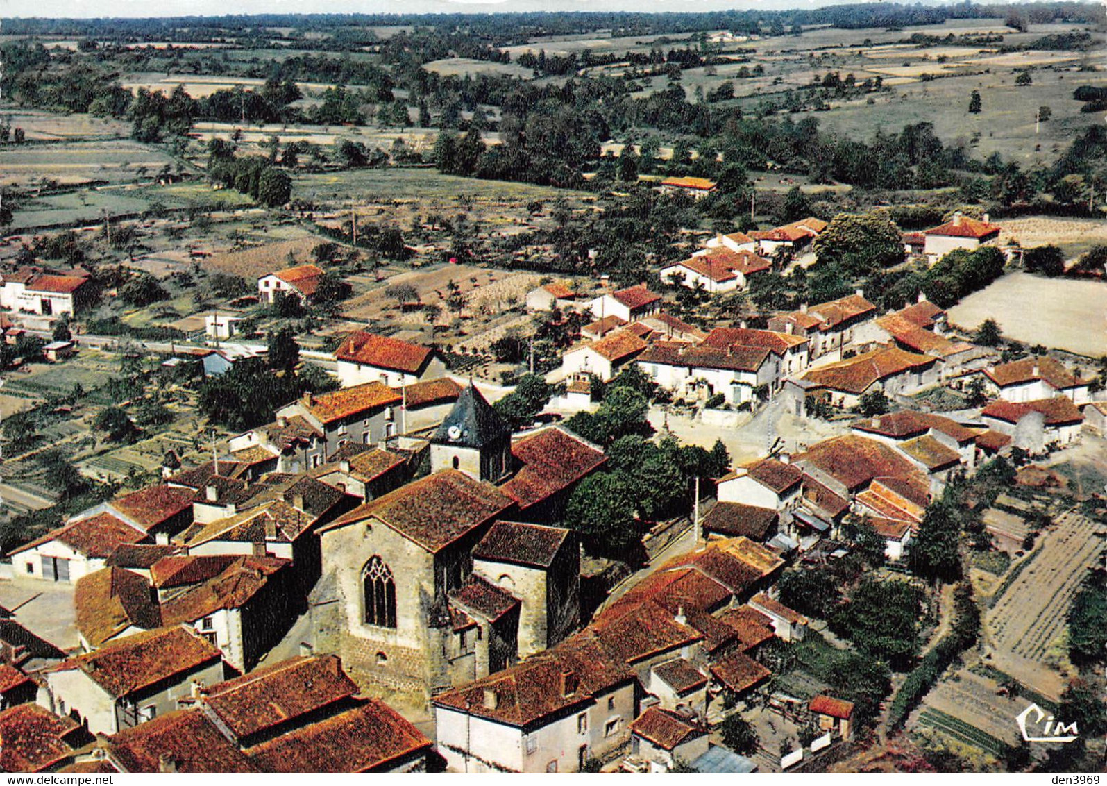 AVAILLES-LIMOUZINE - Vue Panoramique Aérienne - Au Premier Plan L'Eglise - Availles Limouzine