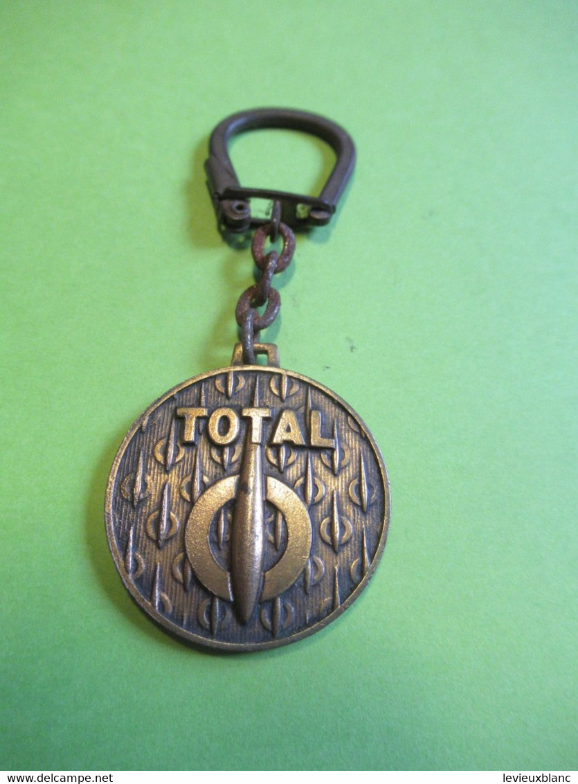 Porte-clé Ancien Métallique /Bronze/ Carburant - Gaz / TOTAL/ Sigle/1950-60                        POC435 - Key-rings