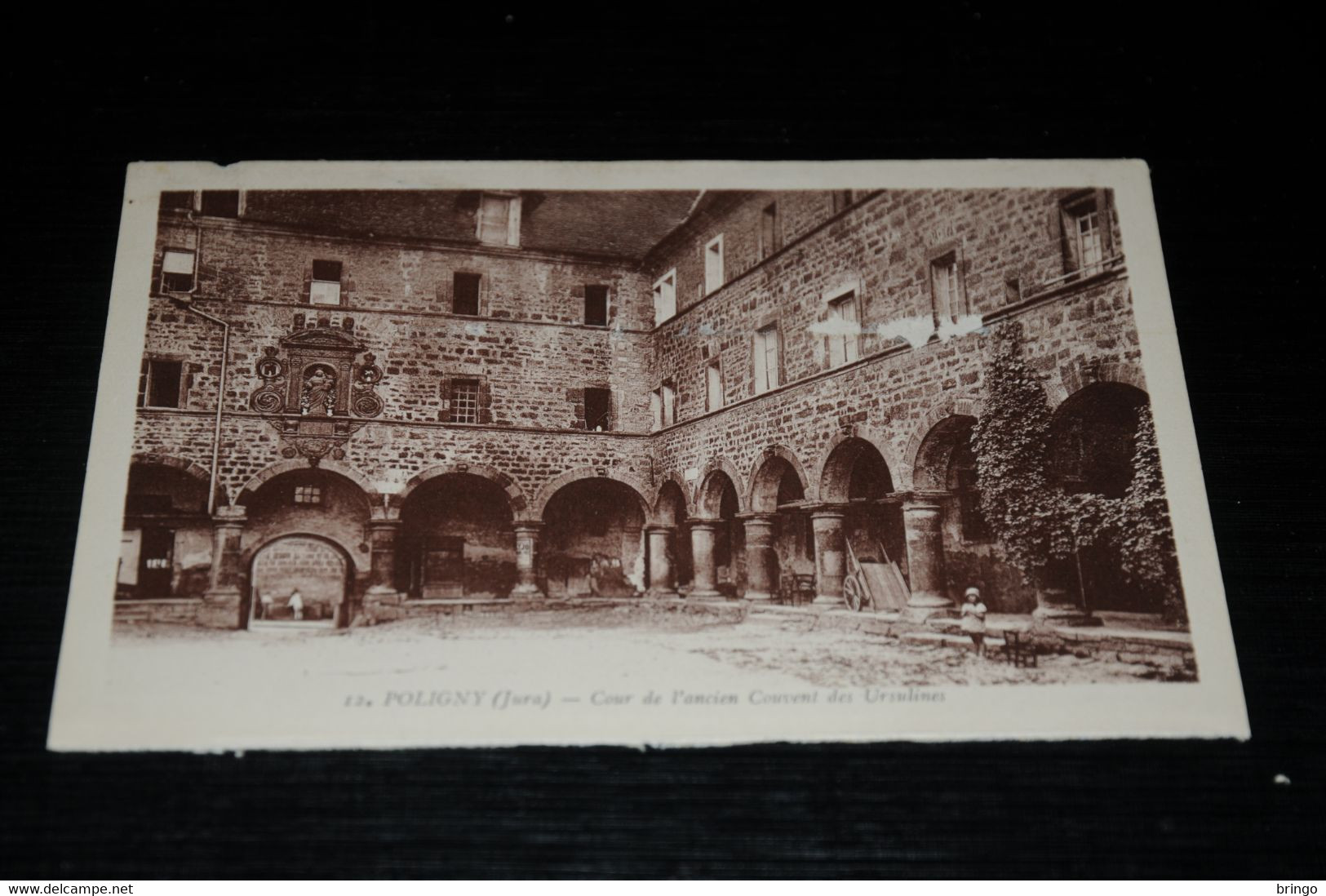 18814-          POLIGNY, COUR DEL'ANCIEN COUVENT DES URSULINES - Poligny