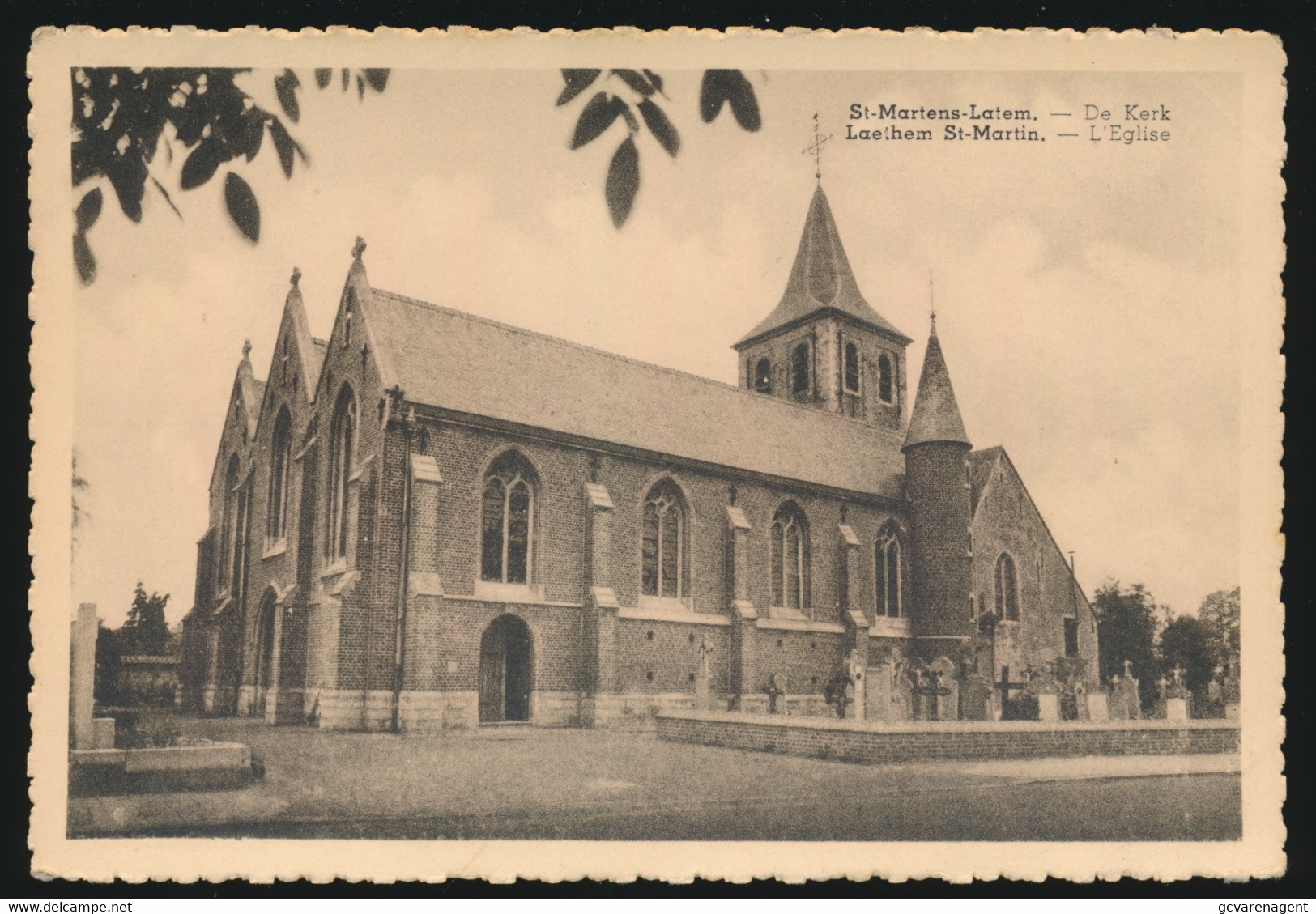 SINT MARTENS  LATEM   DE KERK     2 AFBEELDINGEN - Sint-Martens-Latem