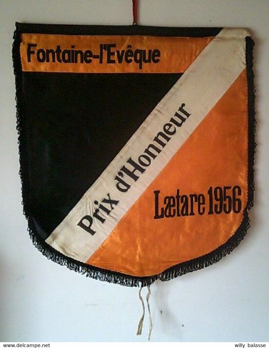 Etendard / Banière 1956 Fontaine-L'Evêque / Laetare  ( Carnaval ) En Soie Orange Et Noire. ( Prix D'Honneur ) Superbe - Carnaval