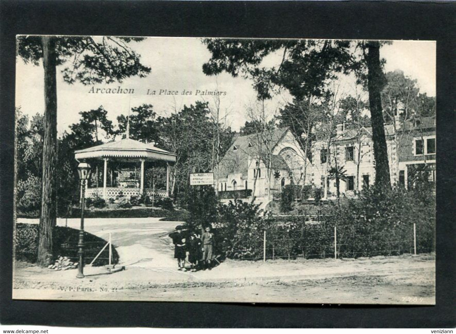 CPA - ARCACHON - La Place Des Palmiers, Animé - Kiosque - Arcachon