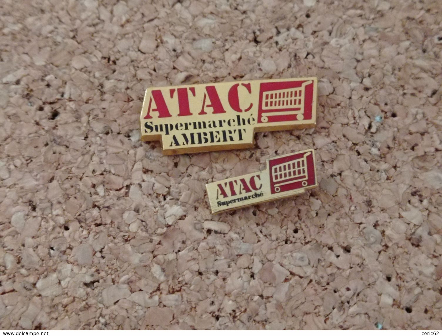 LOT DE 2 PINS MARQUE MAGASIN ATAC SUPERMARCHE AMBERT DONT 1 SIGNE BERAUDY VAURE - Trademarks