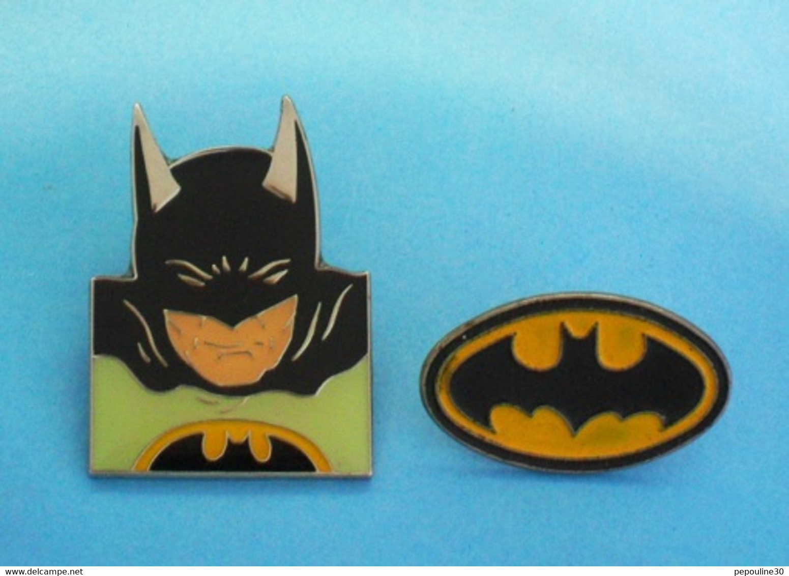 2 PIN'S  //    ** BATMAN /  BRUCE WAYNE / DC COMICS ** - BD