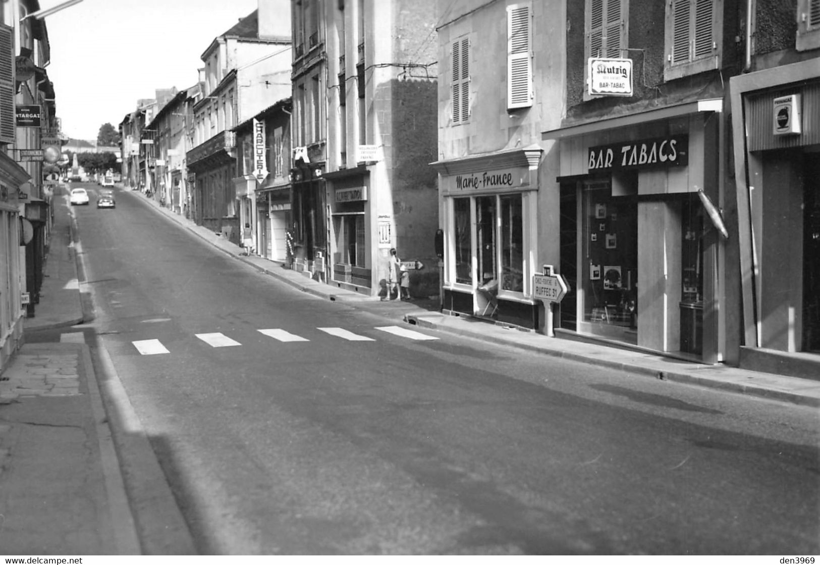 COUHE-VERAC - La Grande Rue - Magasin Marie-France - Bar-Tabac - Tirage D'éditeur N&B Non Dentelé - Couhe