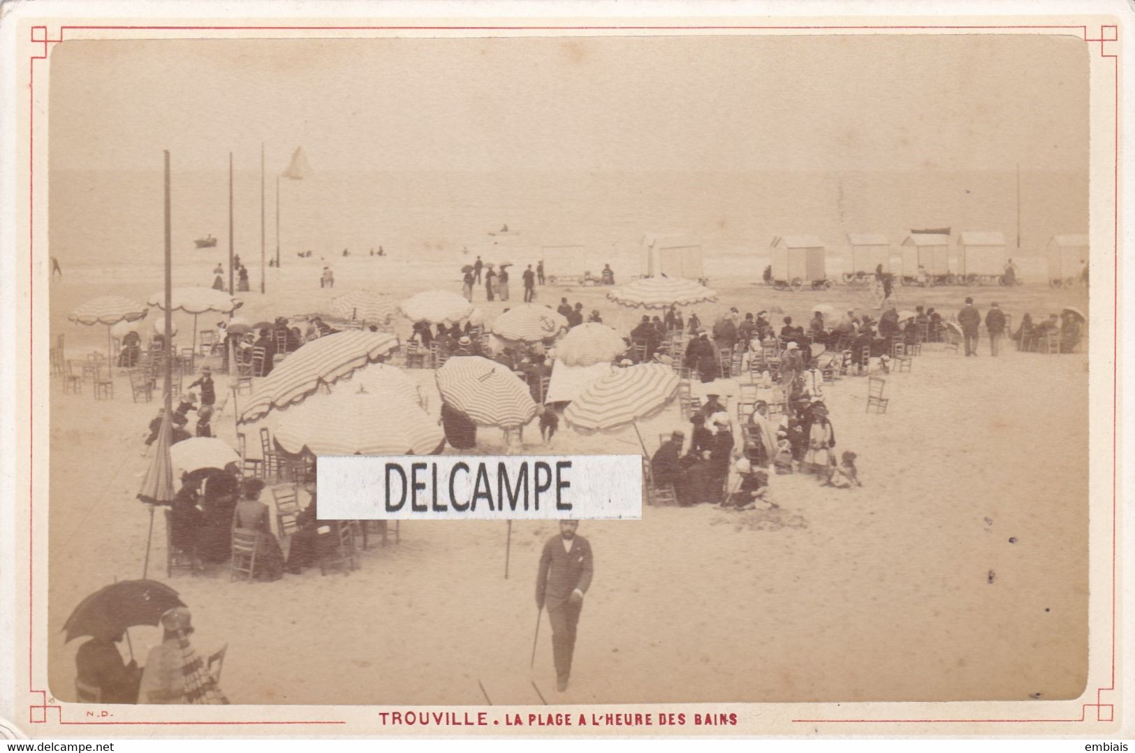 14 - TROUVILLE - A La Plage à L'heure Des Bains -Cabines Roulottes, Parasols, Chaises  - Photo Format Cabinet XIXe - - Lugares