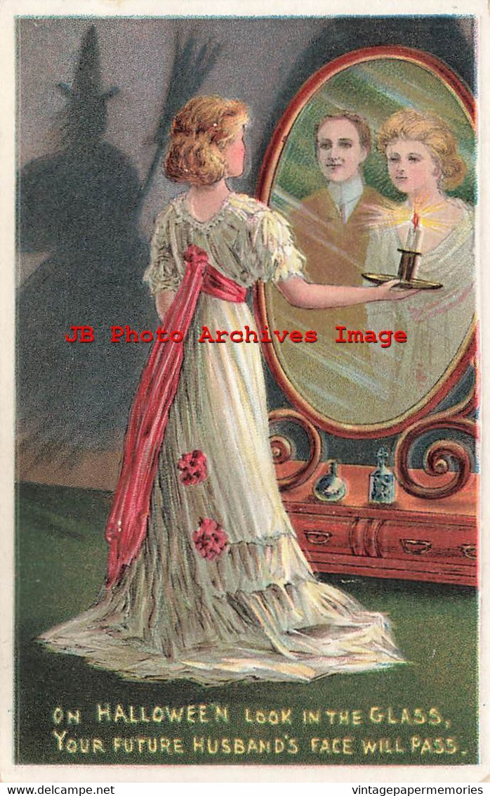 329635-Halloween, Anglo-American No 876/6, Woman Sees Reflection Of Future Husband In The Mirror - Halloween