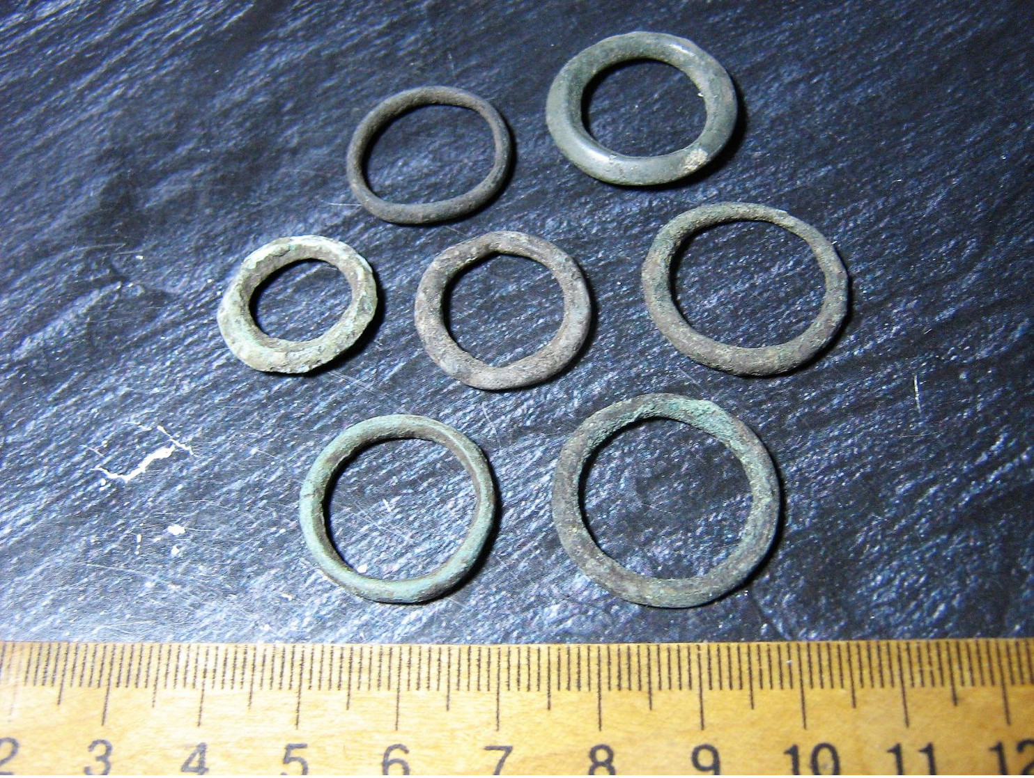 Set Of Ancient Bronze Rings - Arqueología