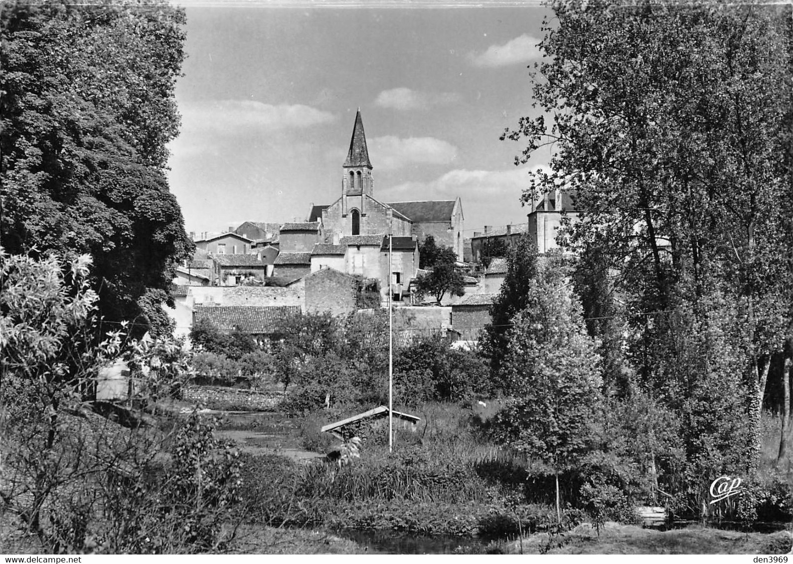 GENCAY - Echappée Vers L'Eglise - Gencay