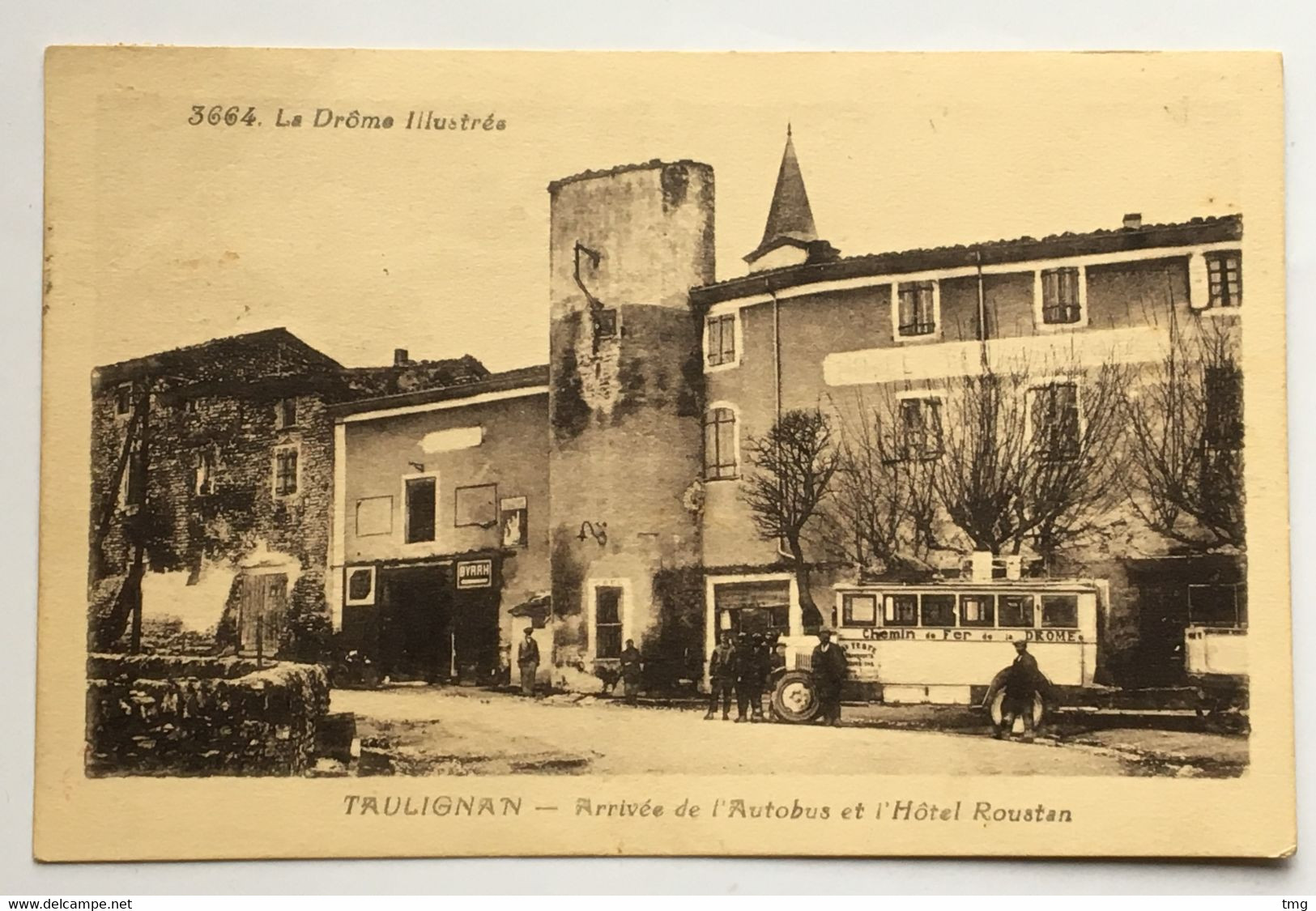 CPA13 - 3664 Drôme Taulignan Arrivée De L'autobus (chemin De Fer De La Drôme) Et Hôtel Roustan. Circulée 1.9.1932 (26) - Otros & Sin Clasificación