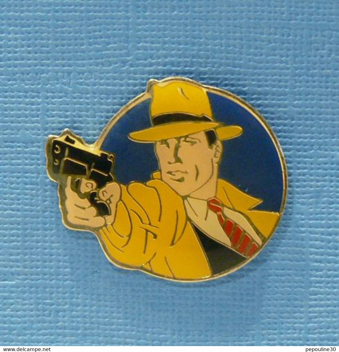 1 PIN'S //  ** DICK TRACY / CÉLÈBRE BD POLICIÈRE AMÉRICAINE ** . (©DISNEY) - BD