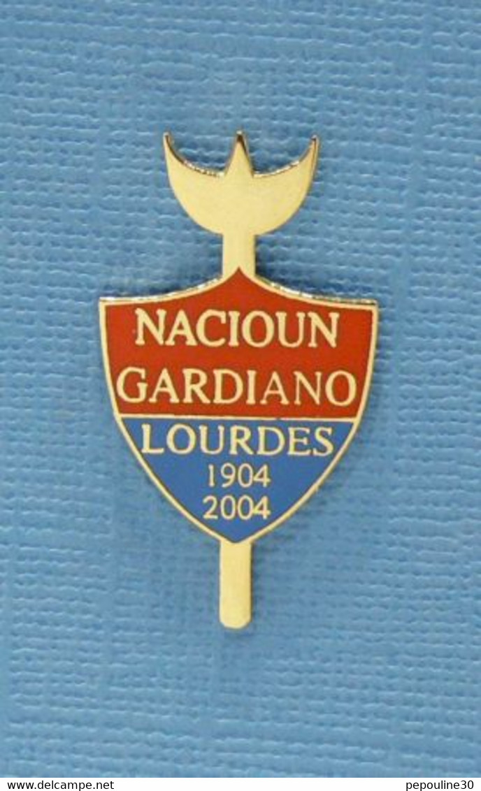 1 PIN'S //  ** NACIOUN GARDIANO / LOURDES / 1904 . 2004 ** - Tauromachie - Corrida