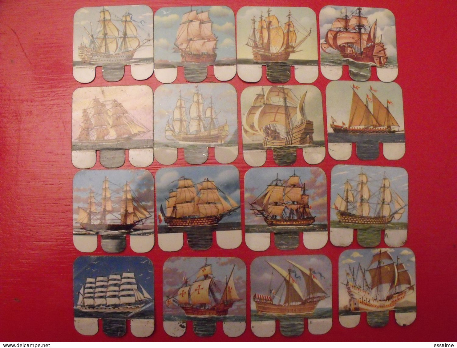 Lot De 16 Plaquettes Bateaux Voiliers. Huilor Samo Dulcine. Collection Complète. Lot 15 - Plaques En Tôle (après 1960)