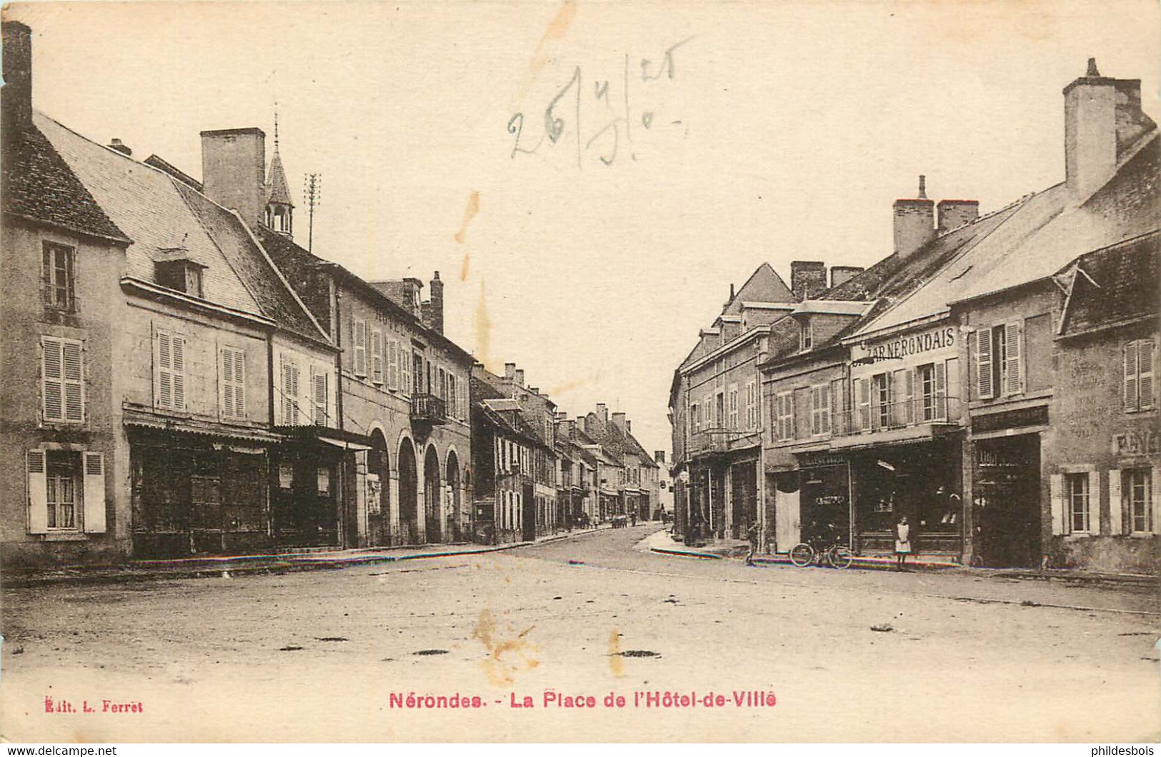 CHER  NERONDES  La Place De L'hotel De Ville - Nérondes