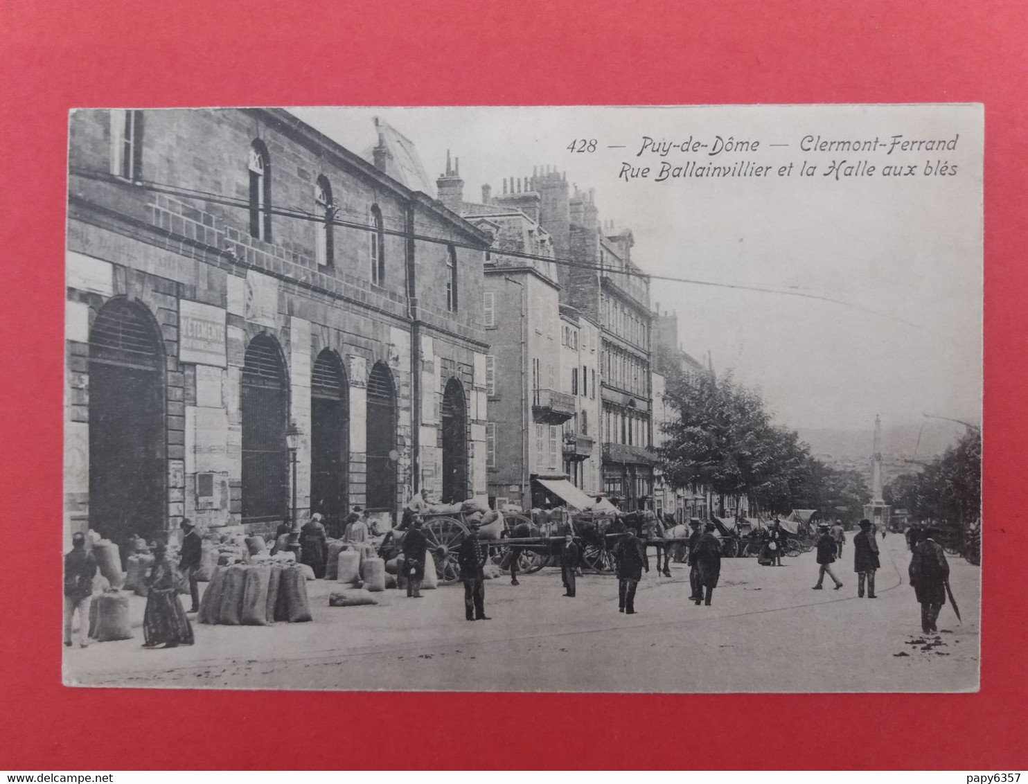 CPA 63 CLERMONT-FERRAND RUE BALLAINVILLIER ET LA HALLE AUX BLES - Clermont Ferrand