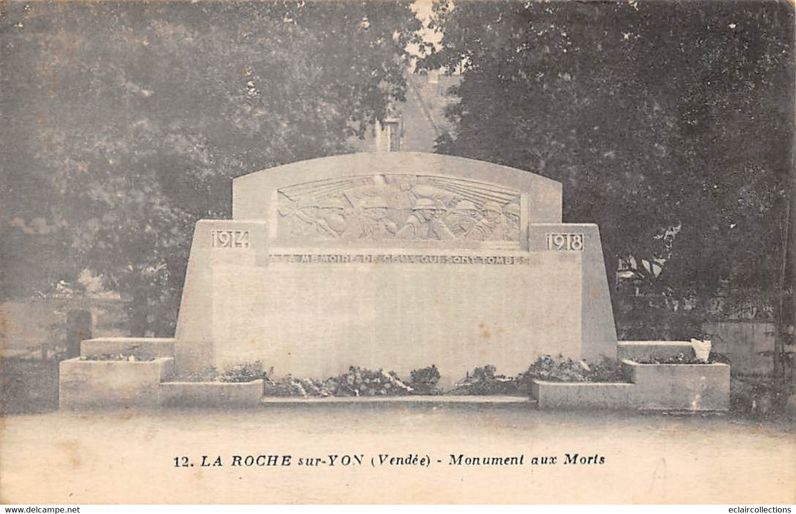 Thème: Monuments Aux Morts  Ou Lanterne Des Morts Ou Combattants 1870  :   La Roche Sur Yon  85      (voir Scan) - Denkmäler