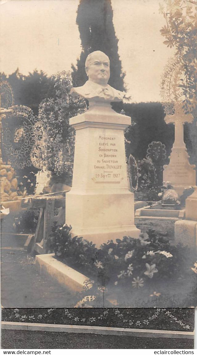 Thème: Monuments Aux Morts  :  Emmanuel Trovalet  1907 Doyen Des Sauveteurs Maine Et Loire   (voir Scan) - Monuments