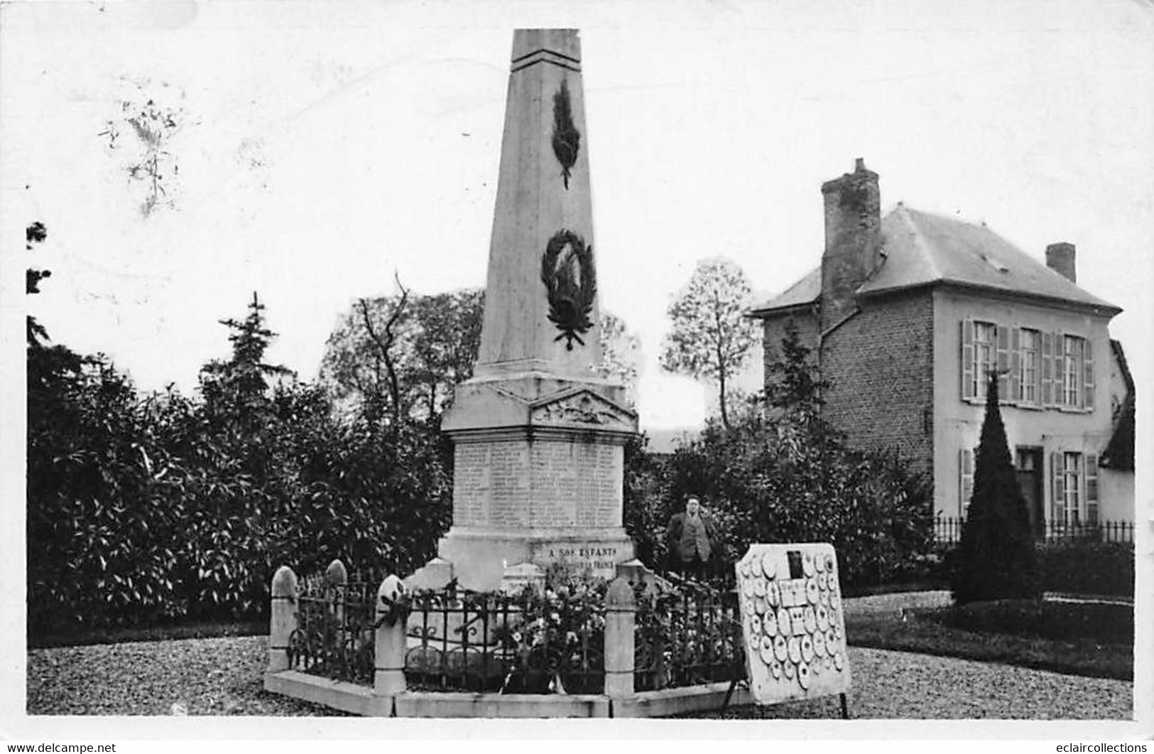 Thème: Monuments Aux Morts  Ou Lanterne Des Morts Ou Combattants 1870  : Flixecourt   80         (voir Scan) - Monuments