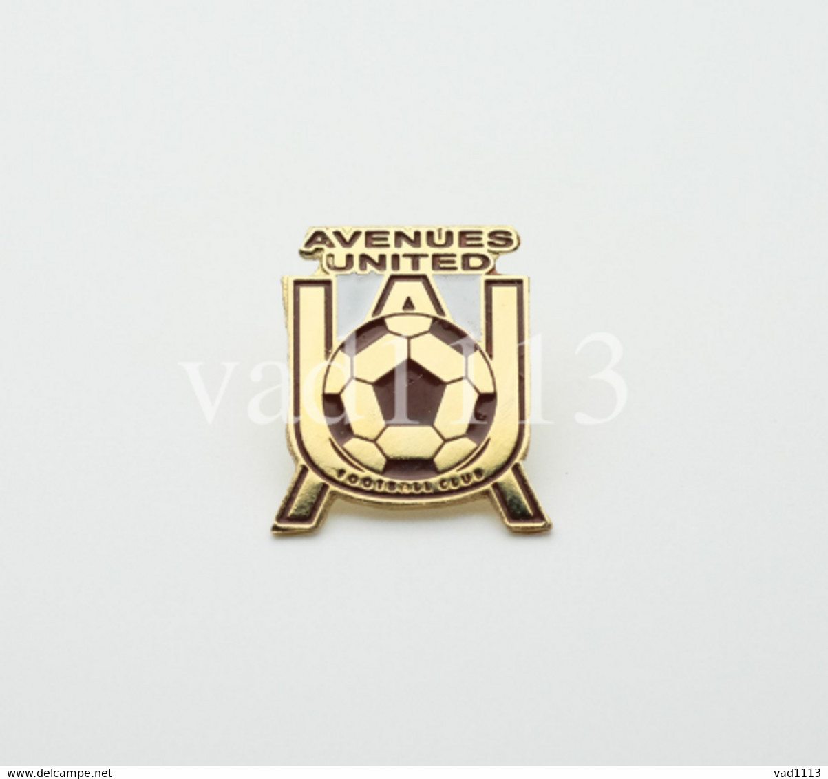 Badge Pin Football Clubs CONCACAF –   " Avenues United FC "  Saint Vincent And The Grenadines - Football