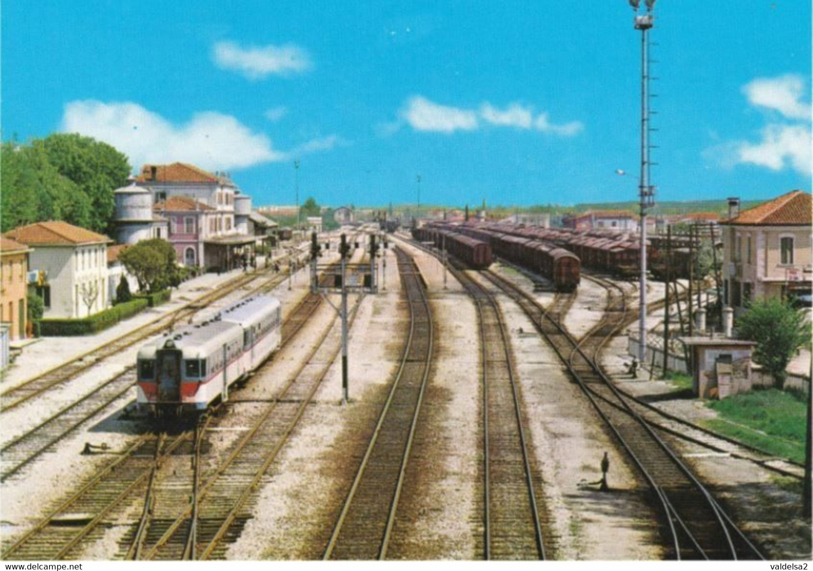 CASTELFRANCO VENETO - TREVISO - STAZIONE FERROVIARIA CON TRENO E VAGONI NELLO SCALO MERCI - Treviso