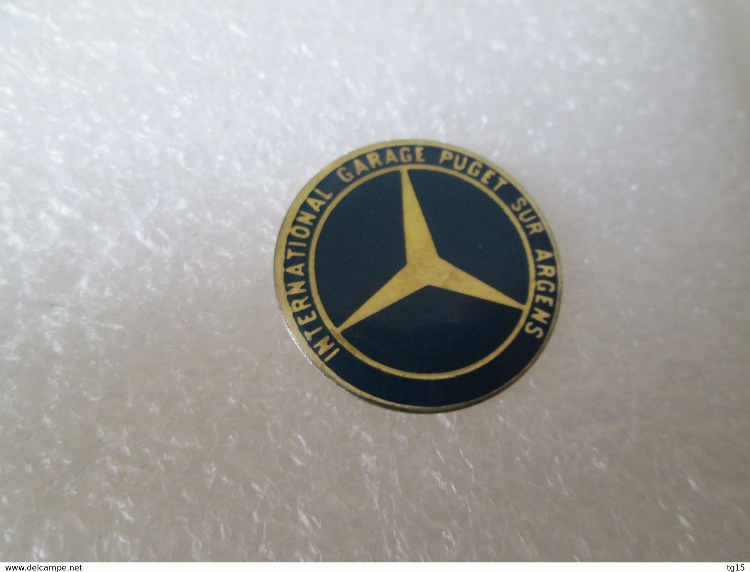PIN'S     MERCEDES BENZ  INTERNATIONAL GARAGE  PUGET SUR ARGENS - Mercedes
