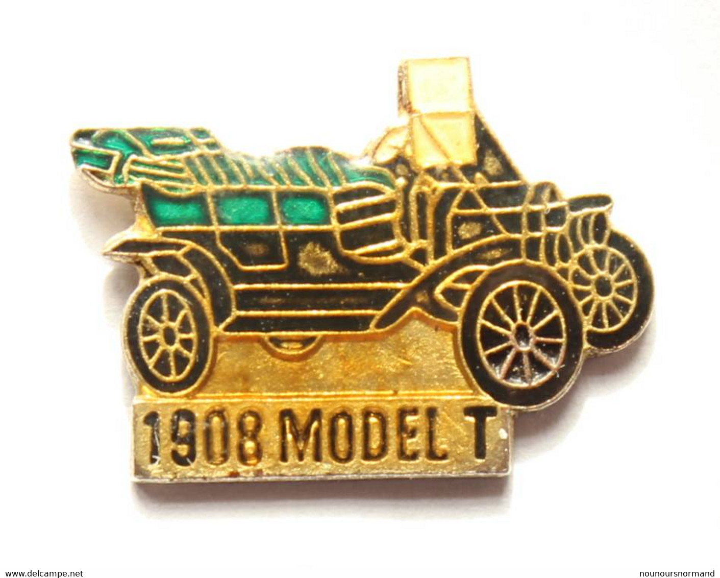 Pin's FORD - 1908 - Modèle T - La Légendaire FORD T - J765 - Ford