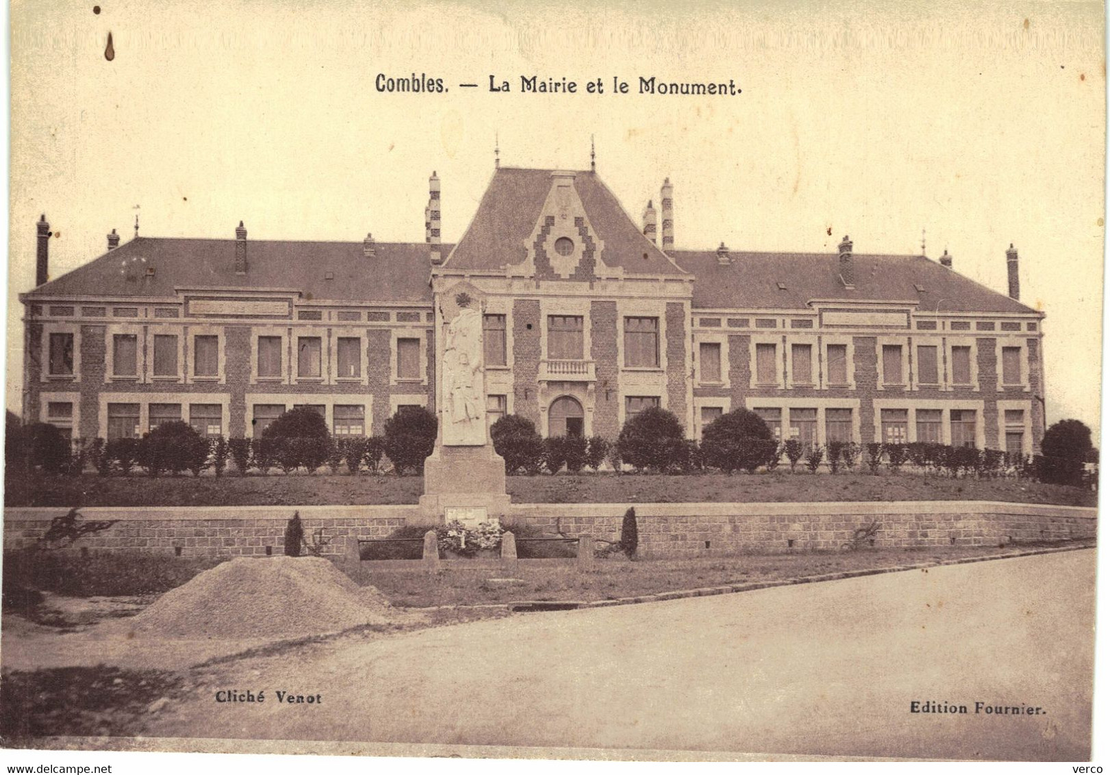 Carte POSTALE  Ancienne  De  COMBLES - Mairie & Le Monument - Combles