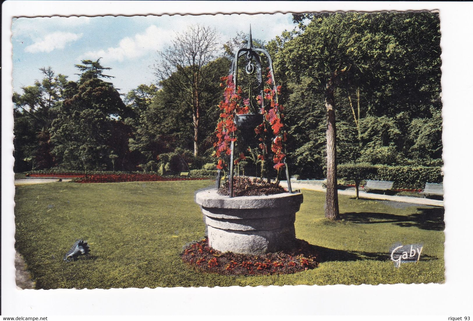 AVRANCHES - Jardin Public. Le Puits Fleuri - Avranches