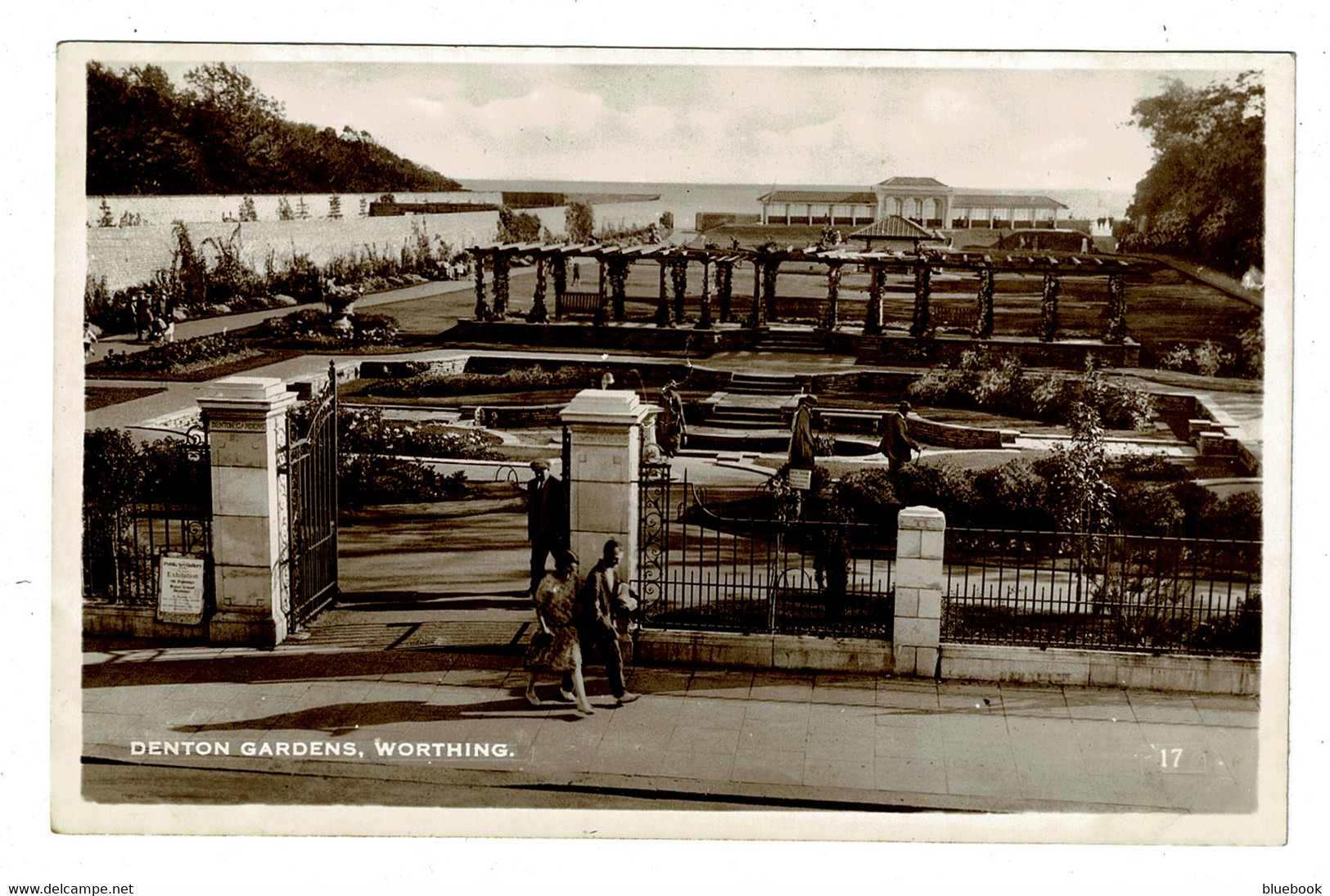 Ref 1413 - Real Photo Postcard - Denton Gardens Worthing - Sussex - Worthing