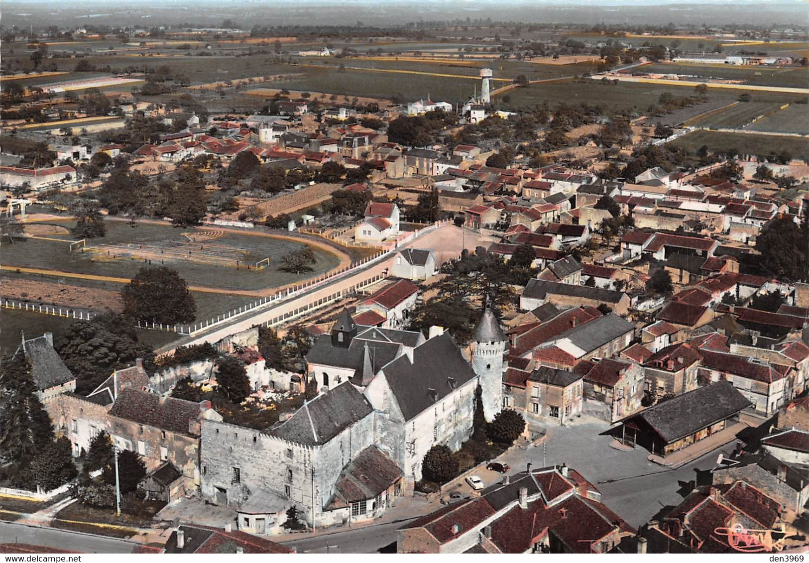 MONTS-sur-GUESNES - Vue Panoramique Aérienne - Château - Stade - Monts Sur Guesnes