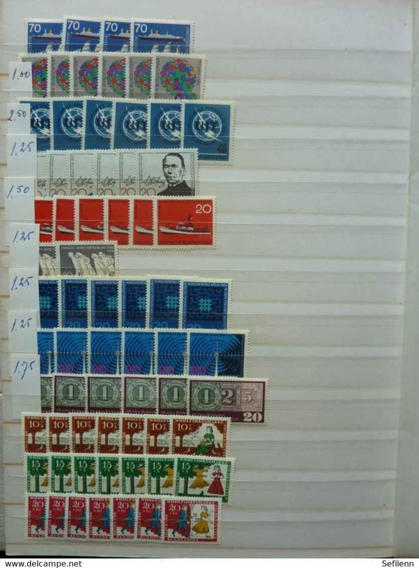 2 Stockbooks with stamps a.o DDR/Commonwealth/Bundespost/Berlin/Topics