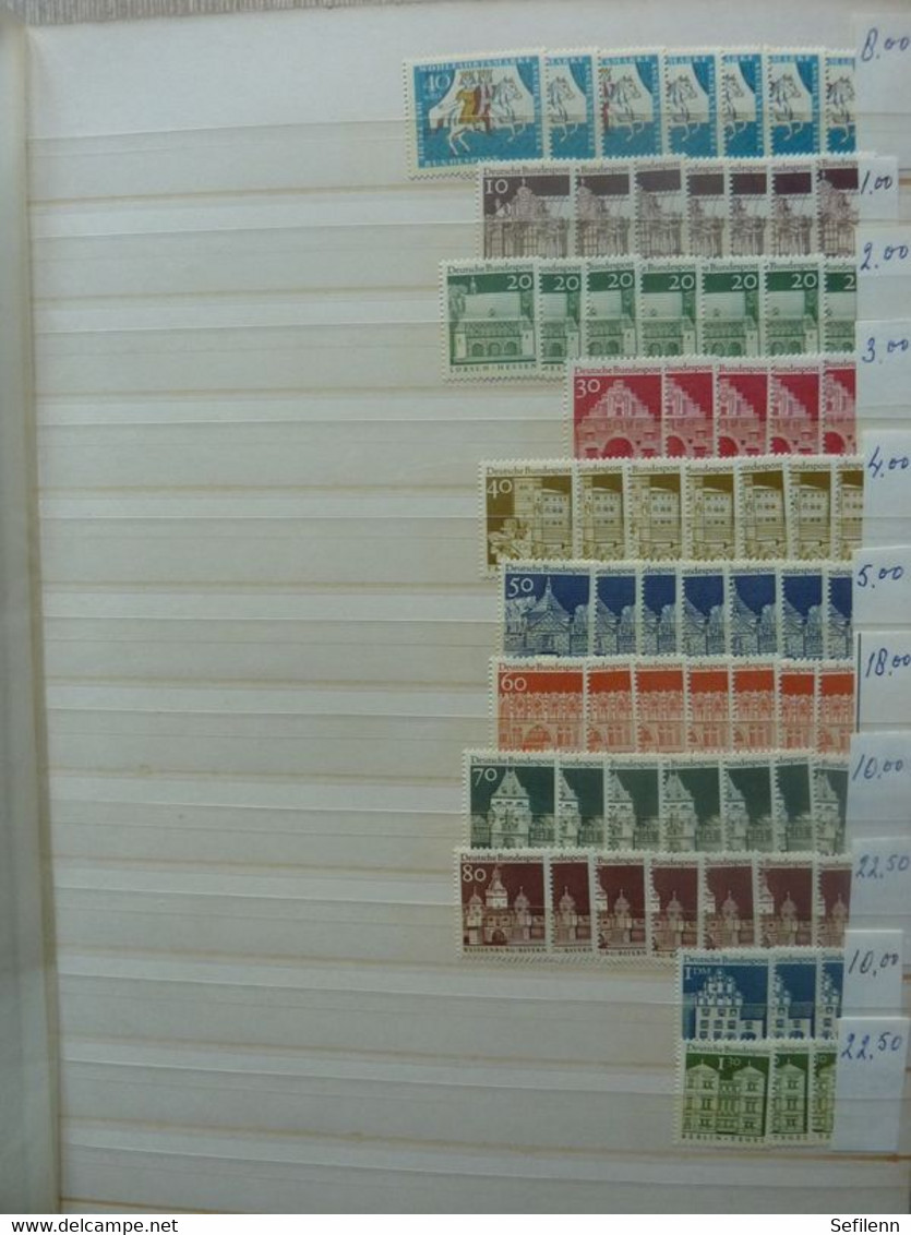 2 Stockbooks with stamps a.o DDR/Commonwealth/Bundespost/Berlin/Topics