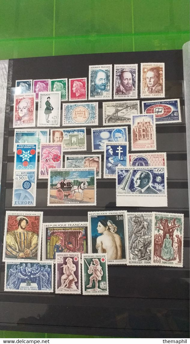 lot n° TH 636 FRANCE un gros classeur de timbres neufs xx
