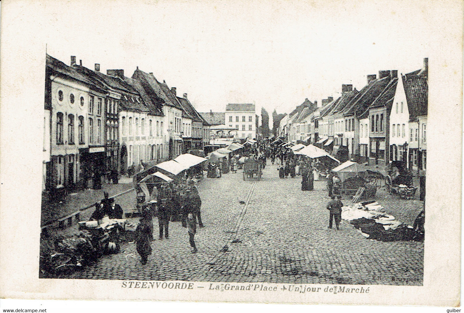 59   Steenvoorde La Grand Place Un Jour De Marché Animation - Steenvoorde