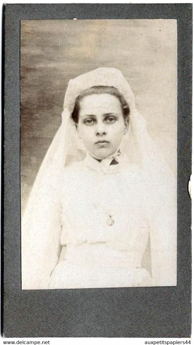 Tirage Photo Albuminé Cartonné Original, CDV, Portrait De Communiante à Nous 19.07.1906 Fromente 12 Ans - Identifizierten Personen