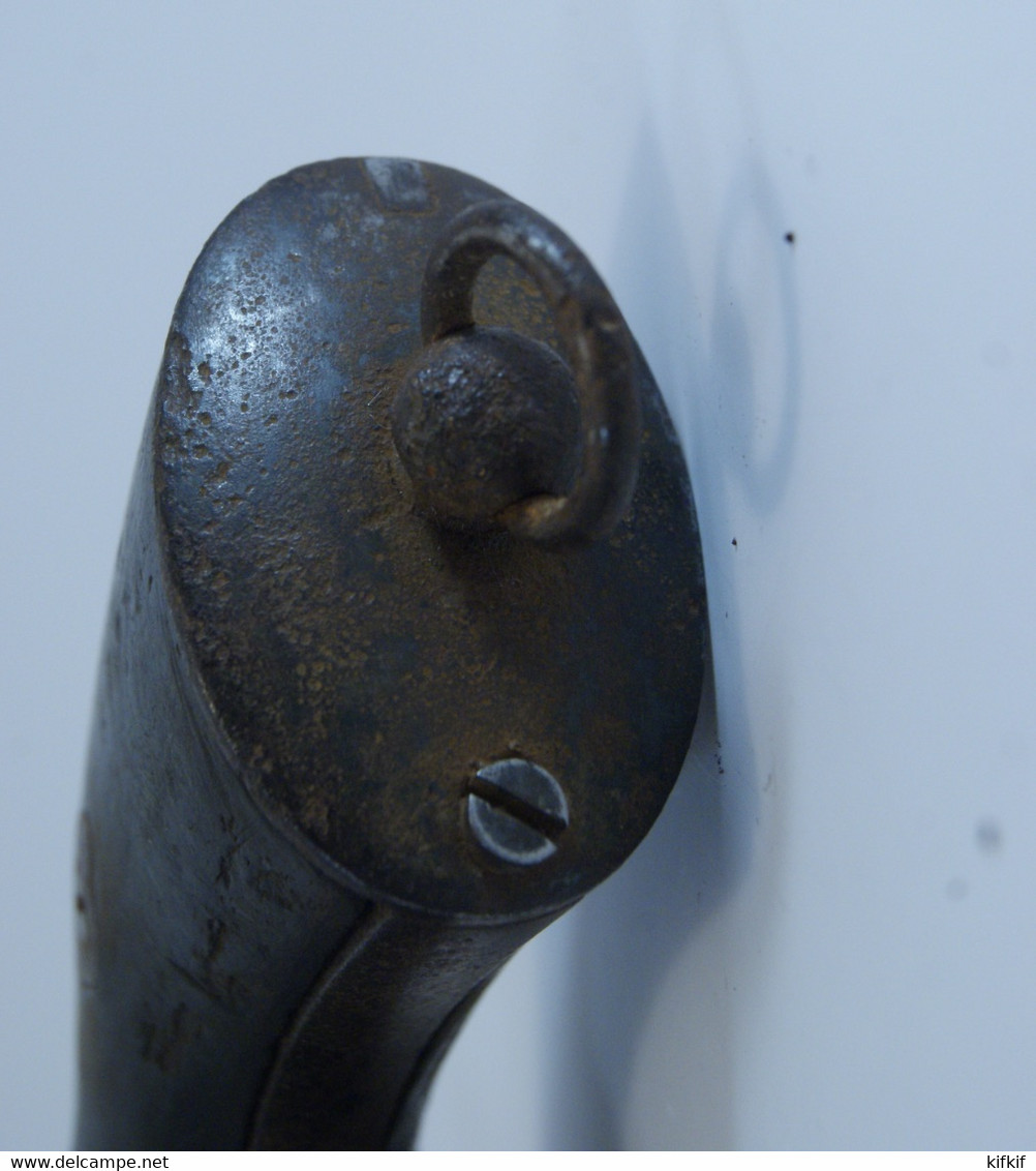 Revolver pistolet réglementaire de Marine NT 1858 daté 1863 sorti de grenier oxydation à restaurer...calibre 12