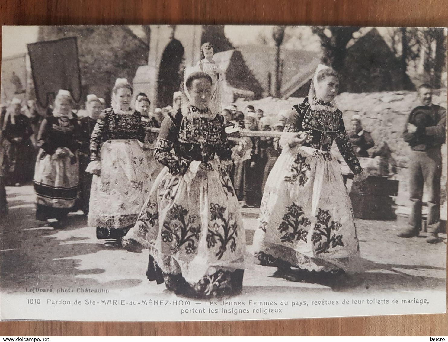 Plomodiern.pardon De Sainte Marie Du Menez Hom.les Jeunes Femmes Du Pays.coiffes Costumes Bretons.le Doaré 1010 - Plomodiern