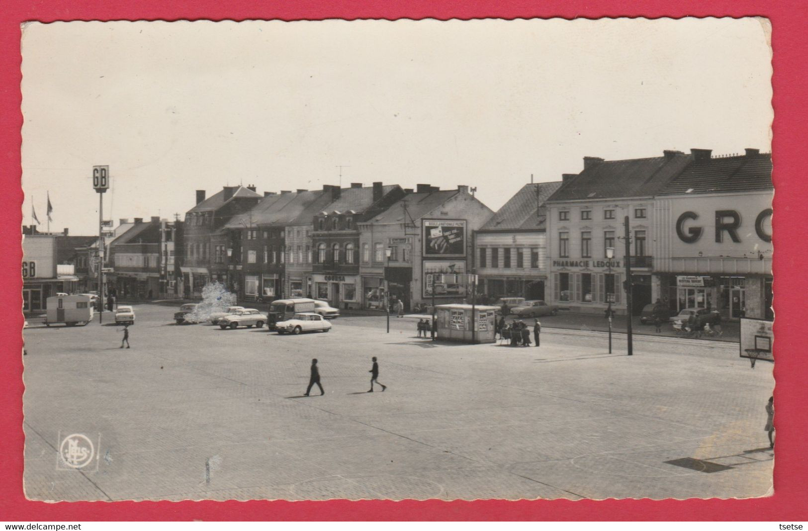 Courcelles - Place Fr. Roosevelt ... Oldtimer ( Voir Verso ) - Courcelles