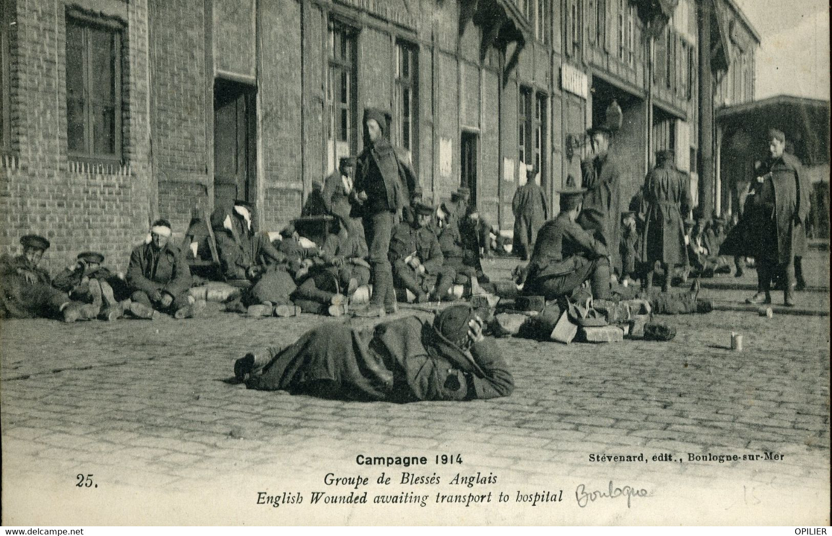 Première Guerre Mondiale Groupe De Soldats Anglais Blessés Attendnat Leur Transfert à L'Hôpital Boulogne Sur Mer - Boulogne Sur Mer