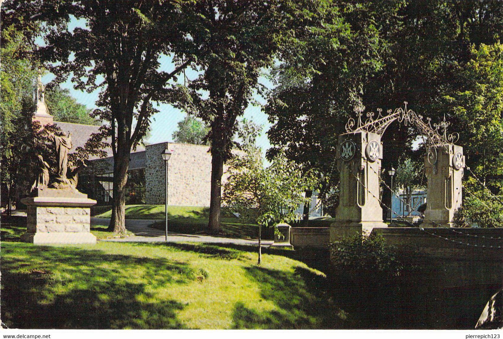 Trois Rivières - Sanctuaire Notre Dame Du Cap Shrine - Le Pont Des Chapelets - Trois-Rivières