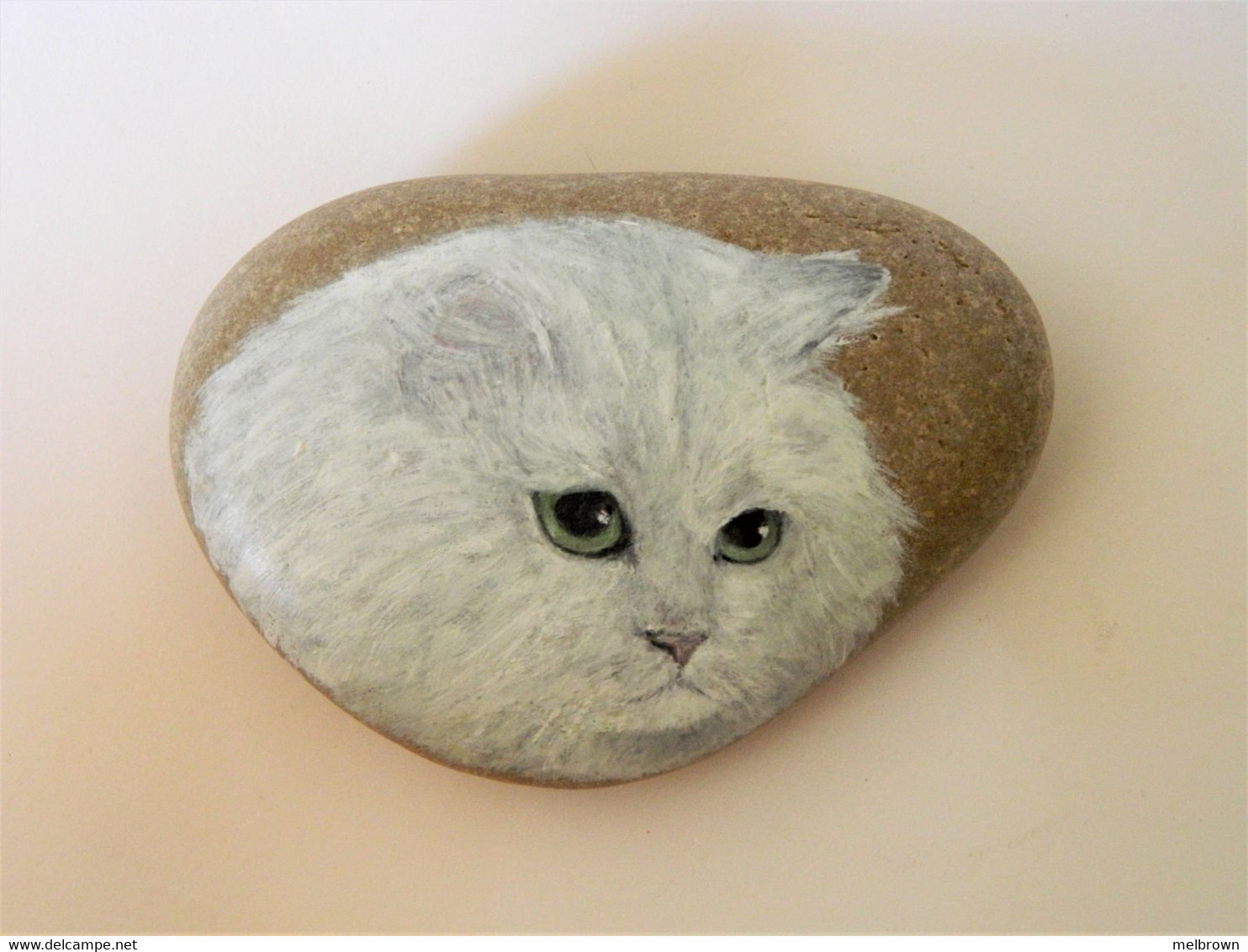 White Chinchilla Persian Cat Hand Painted On A Spanish Beach Rock Paperweight Decoration - Briefbeschwerer