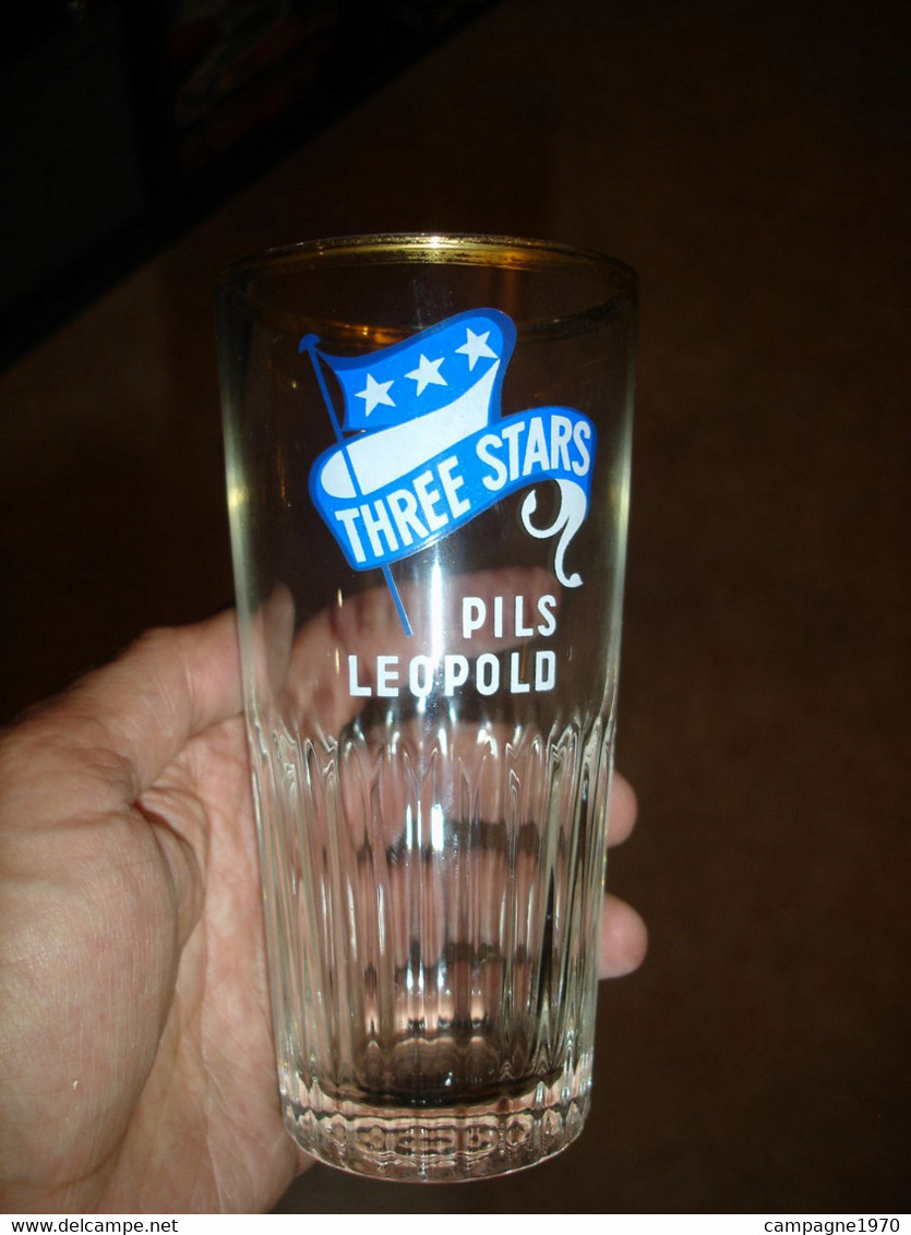 ANCIEN VERRE A PILS - THREE STARS PILS LEOPOLD ( BIERE BRUXELLES BRASSERIE LEOPOLD - EMAIL EMAILLE PAS DECALCO ) - Verres