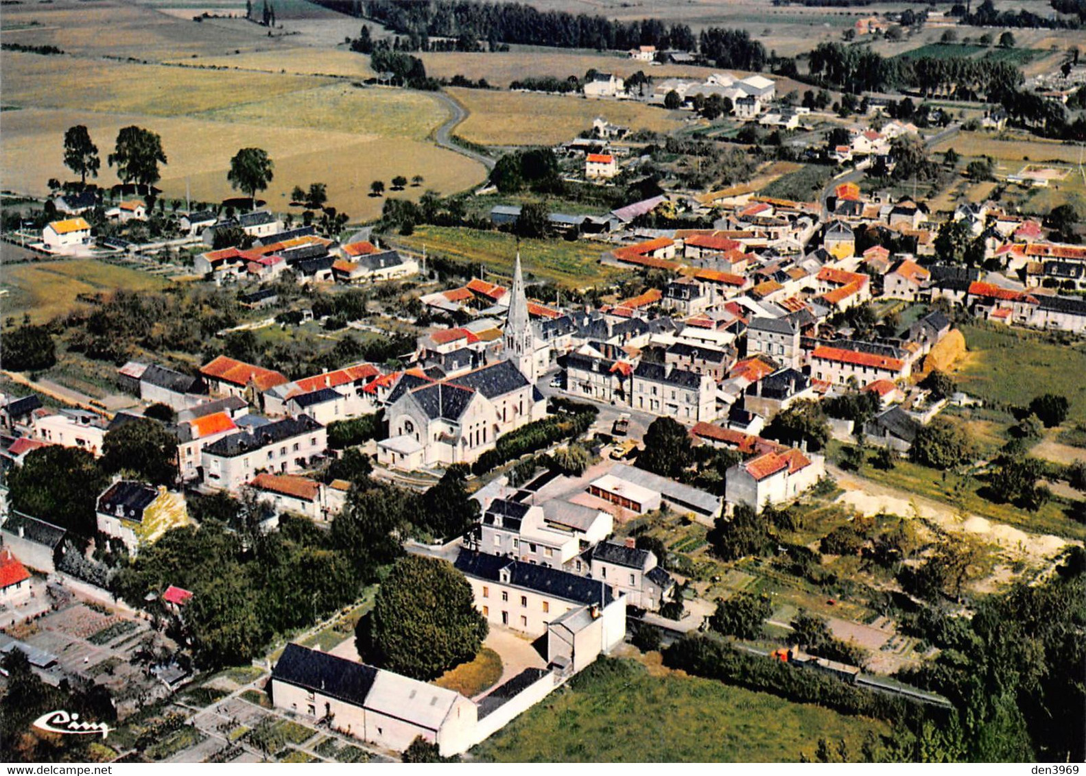 Les TROIS-MOUTIERS - Vue Générale Aérienne Du Bourg - Les Trois Moutiers