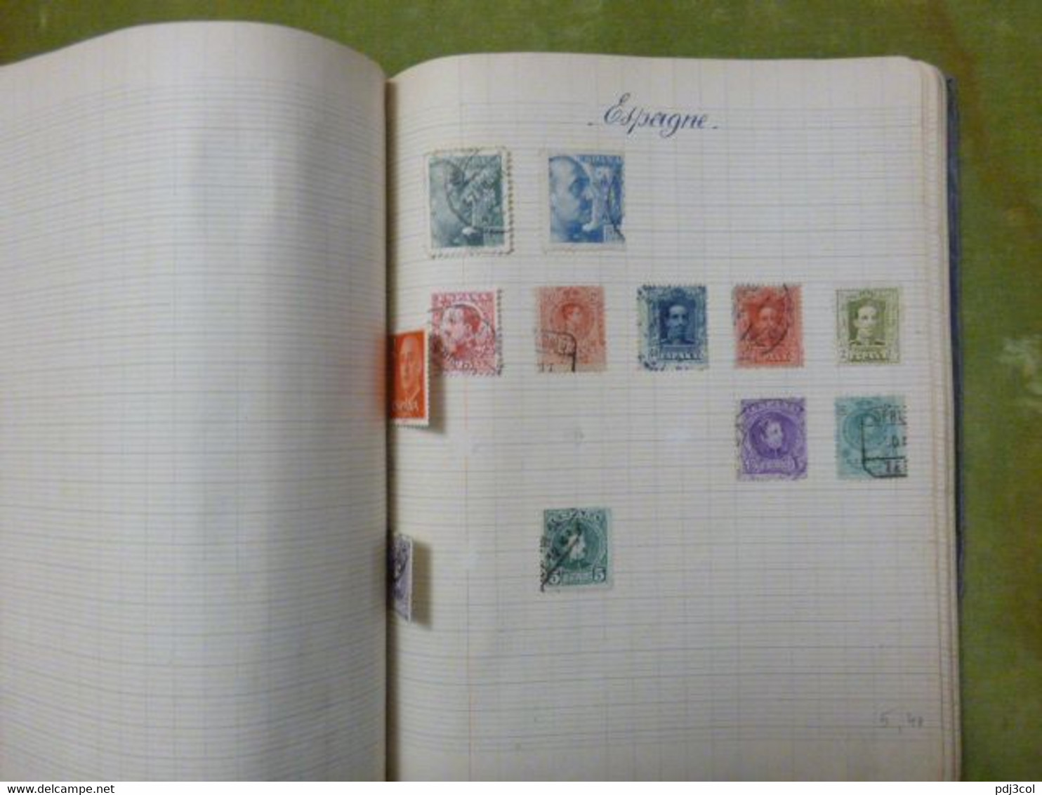 Cahier album de quelques centaines de timbres collés pays étrangers, monde, vers 1900