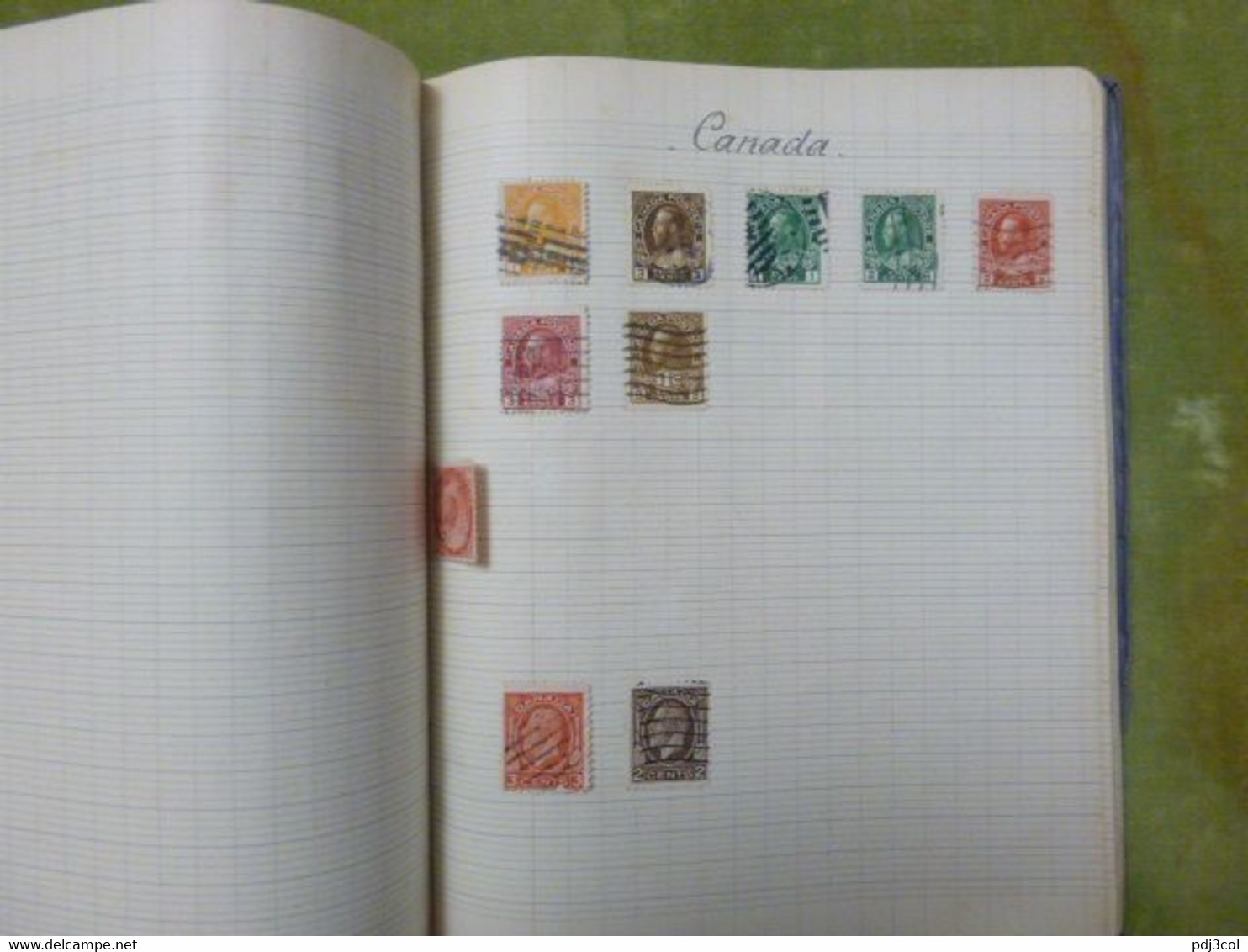 Cahier album de quelques centaines de timbres collés pays étrangers, monde, vers 1900