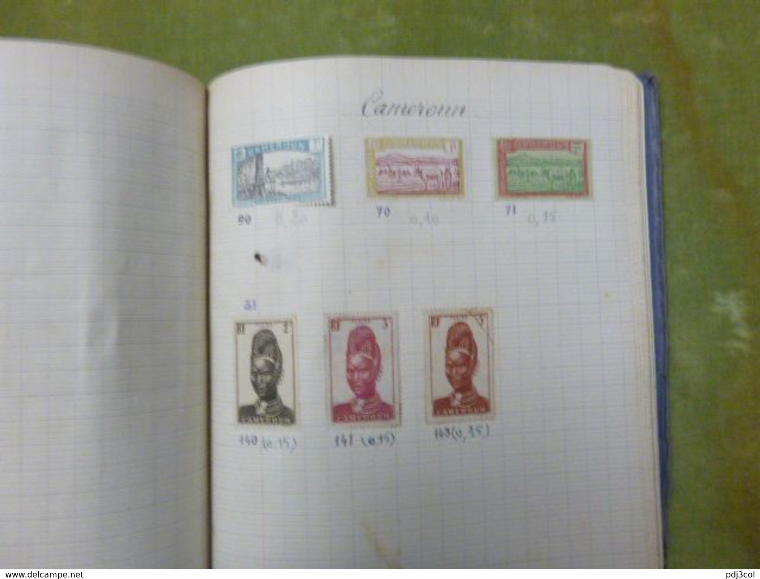 Cahier album de quelques centaines de timbres collés pays étrangers, monde, vers 1900